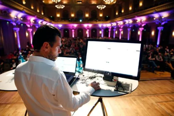 Bild: Tradomania mit Koko Petkov: Großes Live-Event lockt 800 Trader nach Wuppertal