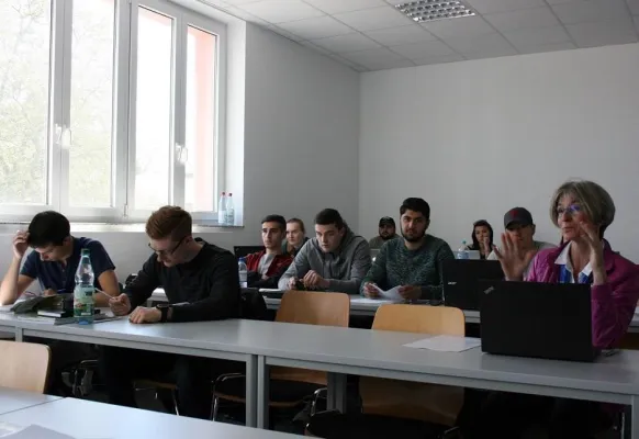 Bild: HdWM-Präsident Prof. Dr. Michael Nagy begrüßt 65 Studienstarter - neuer Höchstwert für Sommersemester