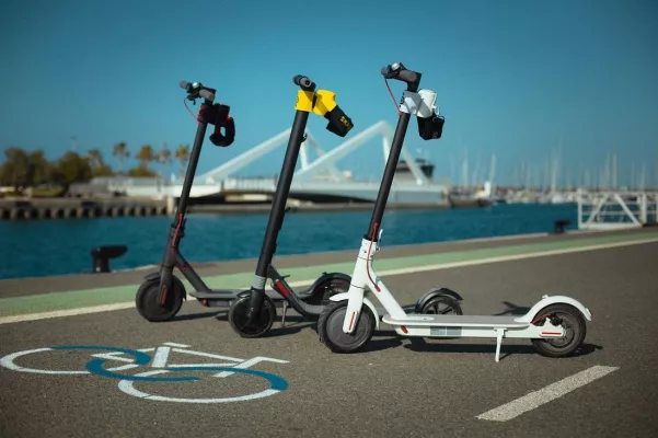 Bild: Skroller, die Rückenlehne für E-Scooter, kommt in die Städte