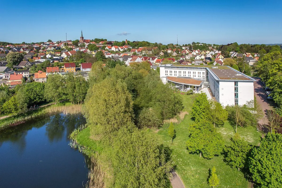 Das Parkhotel Rügen bietet beste Voraussetzungen für einen Basenfasten-Urlaub (Parkhotel Rügen)