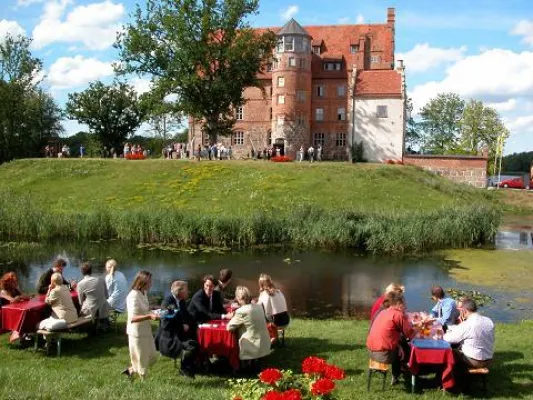 Bild: Institut50plus - Musikalische Sommergenüsse in Ulrichshusen - Auftakt im Herzen der Festspiele