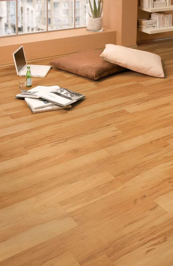 Viele Hersteller von Bodenbelägen setzen mittlerweile Umweltsiegel wie den Blauen Engel ein, um den Verzicht auf Schadstoffe zu signalisieren. Foto: Haro/Immowelt.de