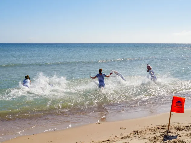 Nichts für Warmduscher: Anbaden bei 6 Grad auf der Insel Rügen Bild: Nichts für Warmduscher: Anbaden bei 6 Grad auf der Insel Rügen