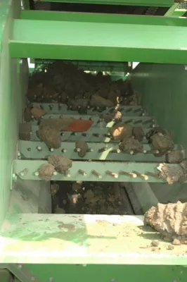 Bild: Deponierst du noch, oder recycelst du schon? - Soilmix von Dellschau Solid macht aus Aushubboden Rohstoff