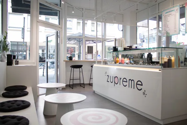 Bild: Neuer Hotspot für bewussten Genuss: Zupreme Café – Frozen Yogurt & More eröffnet in Darmstadt