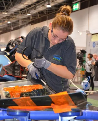 Bild: Erste Handwerkerin mit Topplatzierung – Wintec stellt Deutschlands beste Autoglaserin