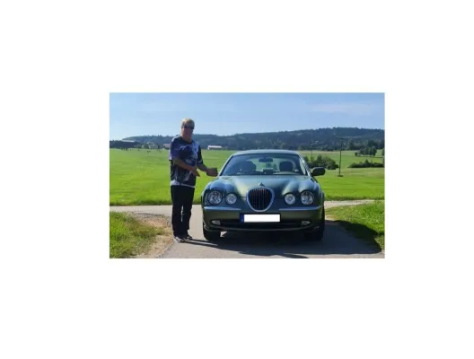 Bild: Die etwas andere Spendenaktion: Jaguar S-Type von Schlagerpop-Sänger Jürgen Pleinetti sucht neuen Besitzer