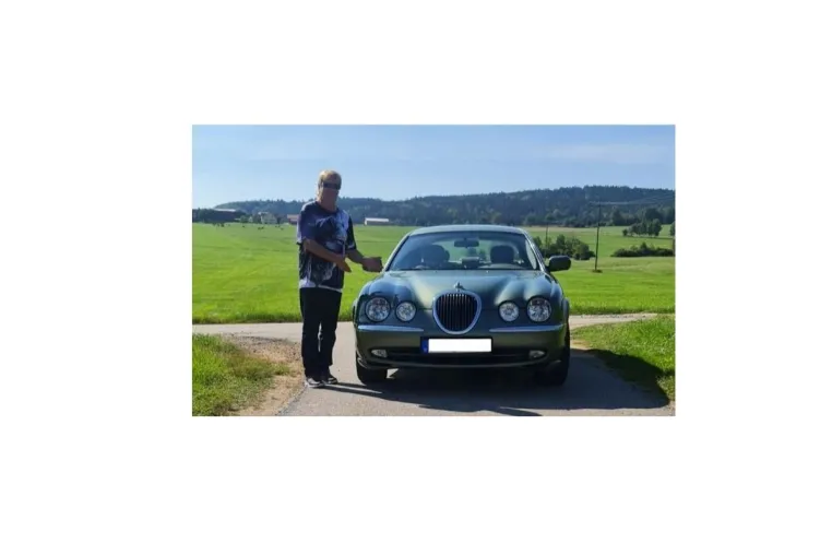 Bild: Die etwas andere Spendenaktion: Jaguar S-Type von Schlagerpop-Sänger Jürgen Pleinetti sucht neuen Besitzer