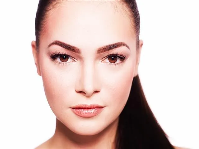 NEYES Brows bringt Augenbrauen in Bestform Bild: NEYES Brows bringt Augenbrauen in Bestform