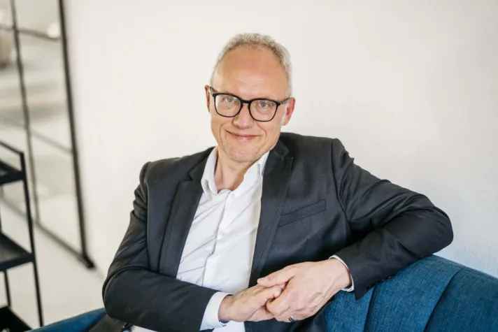 Bild: Frank Beckert traut und trauert für die Sinnhaftigkeit des Lebens