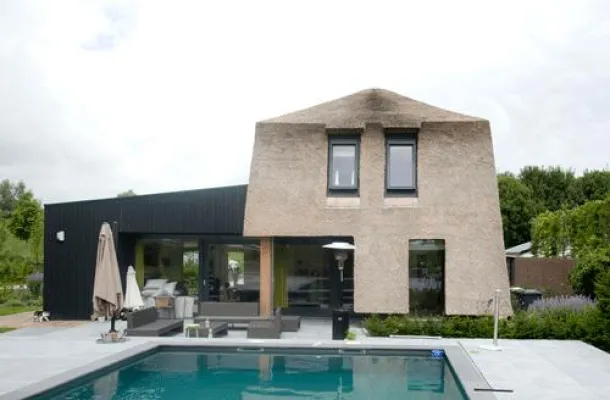 Ungewöhnlicher Anbau - außen praktisch, innen komfortabel Bild: Ungewöhnlicher Anbau - außen praktisch, innen komfortabel