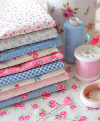 Romantische Rosenstoffe und exklusive Designer-Grußkarten: Duni’s Studio kombiniert ausgesuchte Qualität mit einzigartiger Papeterie Bild: Romantische Rosenstoffe und exklusive Designer-Grußkarten: Duni’s Studio kombiniert ausgesuchte Qualität mit einzigartiger Papeterie