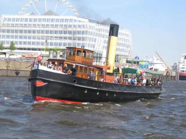 Bild: Historischer Dampfeisbrecher ELBE startet zu Fahrten rund um Europas größter Flußinsel und nach Blankenese