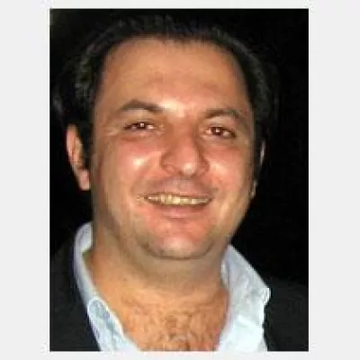 Bild: Syrischer Journalist MAZEN DARWICH wird vor Gericht gestellt