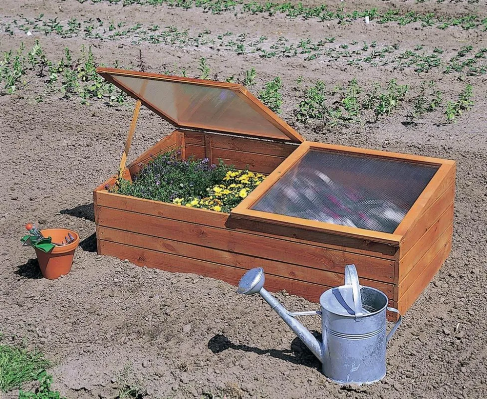Vor Frost geschützt sprießen im Frühbeet die ersten Setzlinge. Foto: Promex Handels GmbH