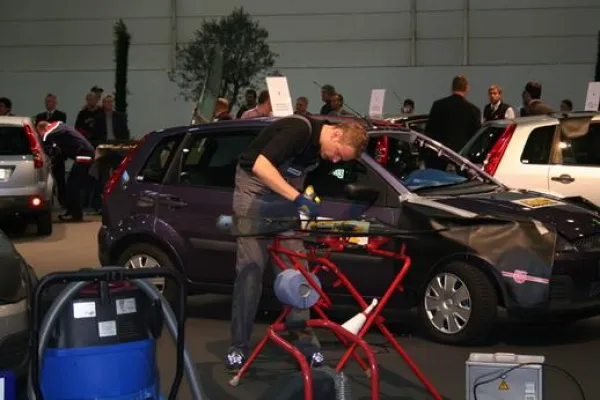 AGM bei den Deutschen Meisterschaften der Autoglaser unter den Top Ten Bild: AGM bei den Deutschen Meisterschaften der Autoglaser unter den Top Ten