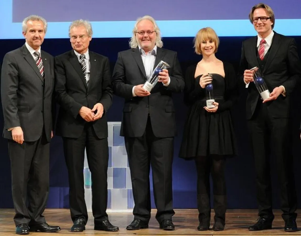 acatech Präsidenten Reinhard Hüttl und Henning Kagermann mit den Gewinnern 2010: Bernd Müller, Hannah Schneider, Gerald Traufetter