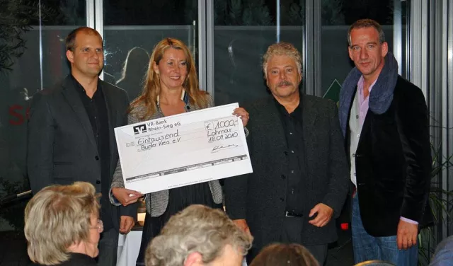 Bild: Eine Lesung für Geist und Herz: 1.130€ Spende für den Bunten Kreis Bonn e.V.