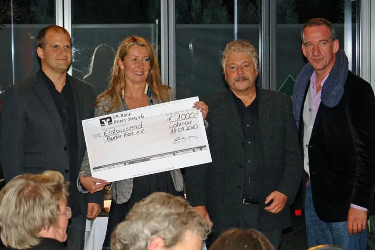 Bild: Eine Lesung für Geist und Herz: 1.130€ Spende für den Bunten Kreis Bonn e.V.