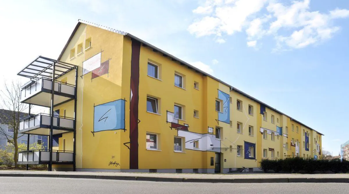 Eine der außergewöhnlichsten Fassaden ist in Wolfsburg anzutreffen. Dort entstanden vier Mehrfamilienhäuser im charakteristisch bunten Kray-Design. Bild: tdx/Oliver Kray