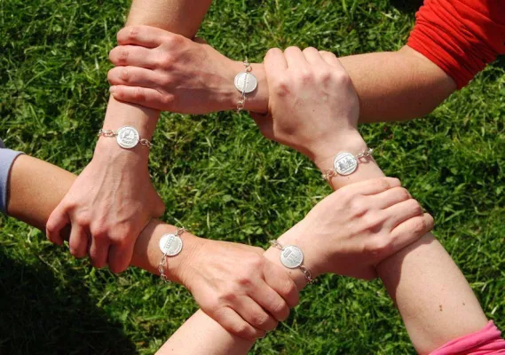 Bild: Nachhaltig, sozial und transparent: Schmuck von Charity Pride