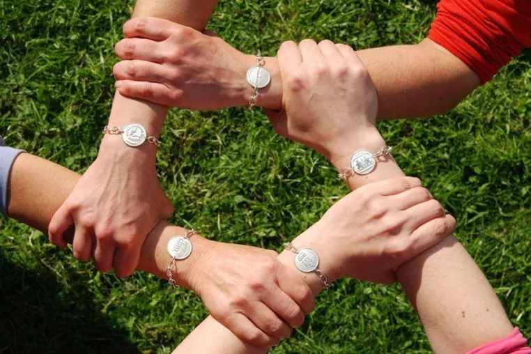 Bild: Nachhaltig, sozial und transparent: Schmuck von Charity Pride