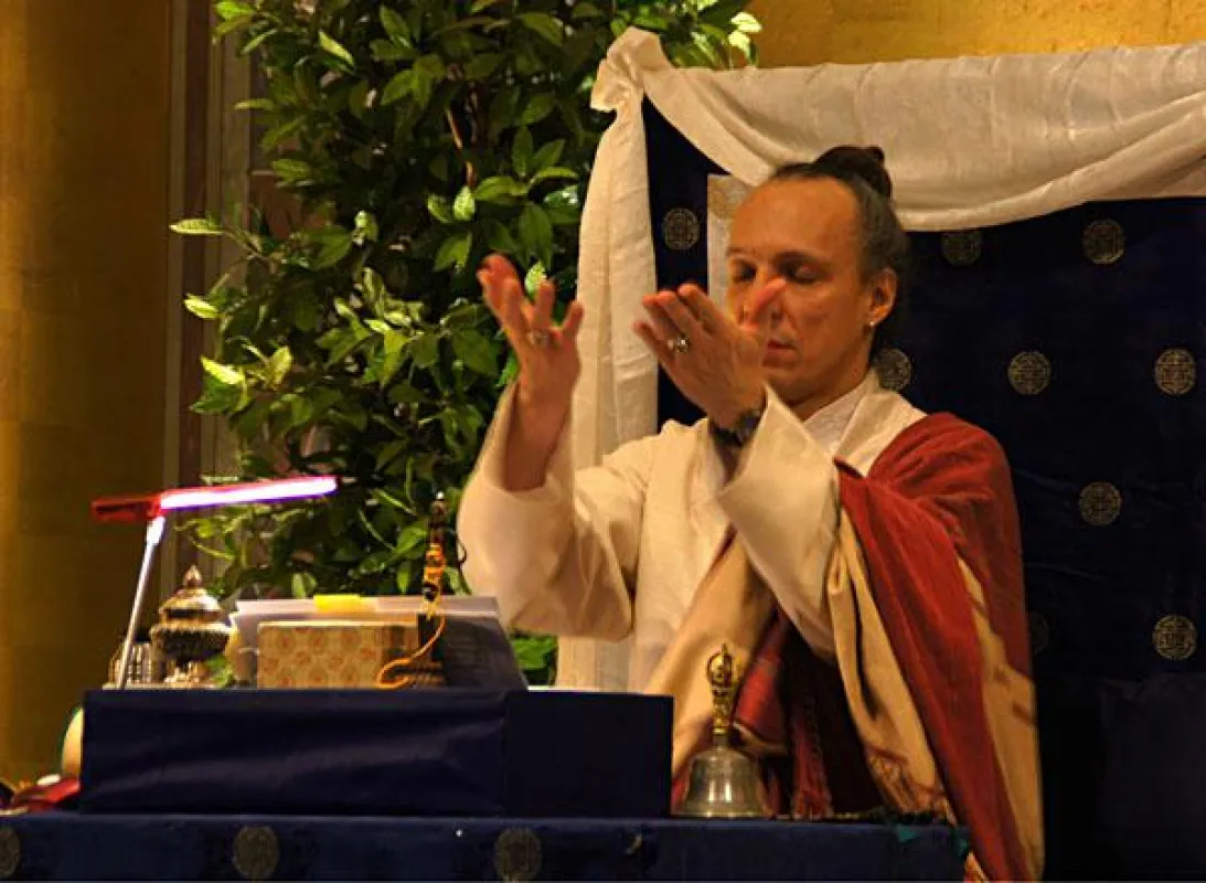 Tulku Khyungdor Rinpoche bei der Bardo Zeremonie