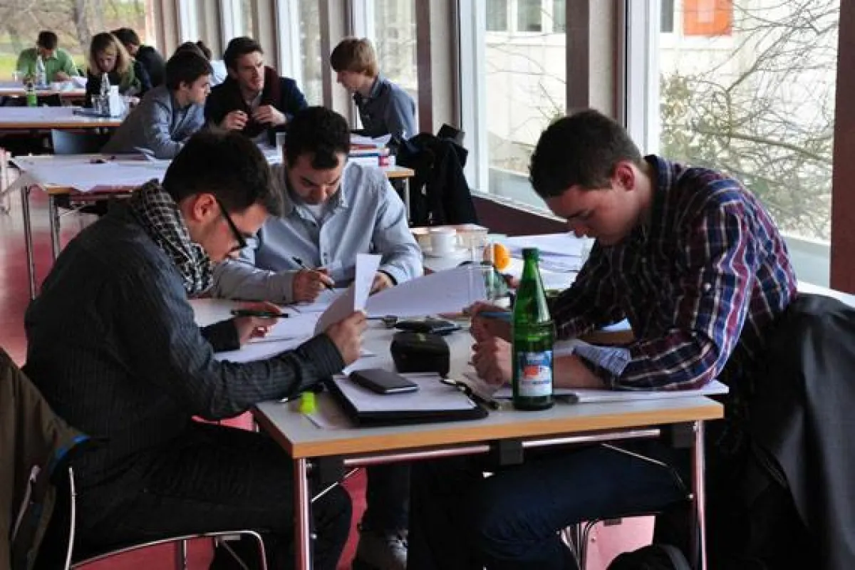 ESB Business Cup 2013 - “SMART CITY – How intelligent will cities need to be?”