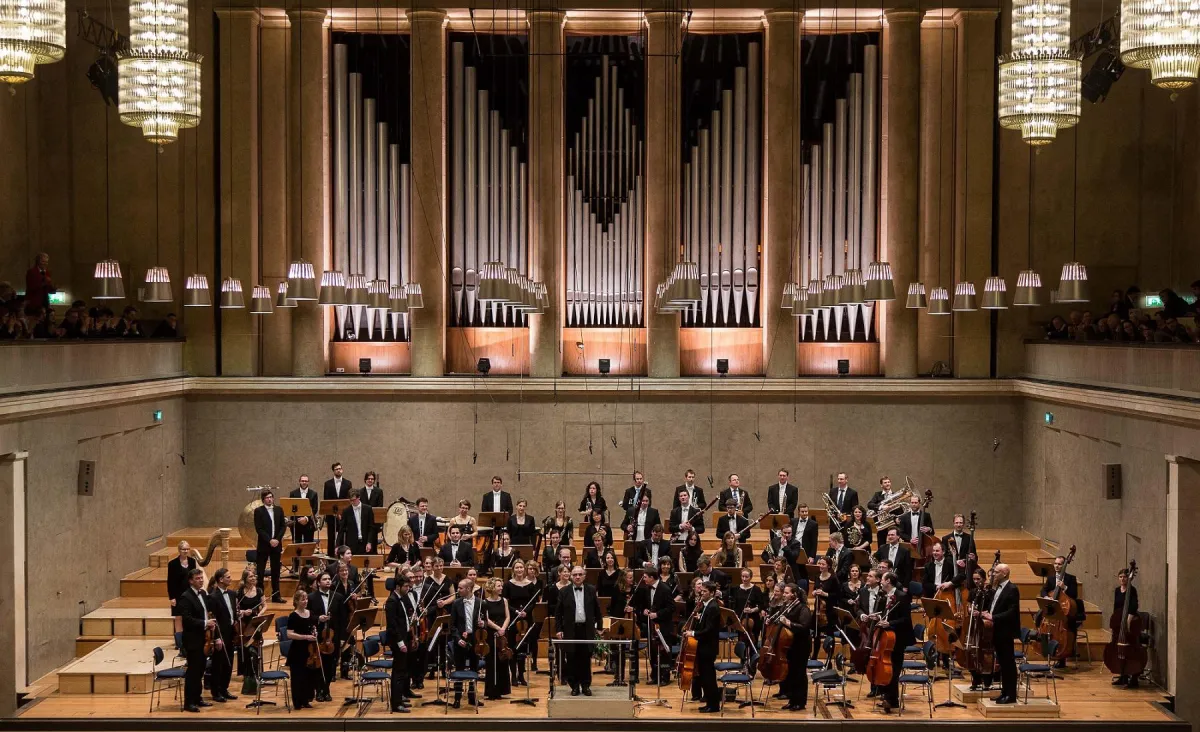 Das Bruckner Akademieorchester und Dirigent Jordi Mora lieben die Akustik des Herkulessaals.