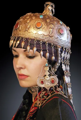 Außergewöhnliche Sammlung von Turkmenen-Schmuck aus dem 19. Jahrhundert Bild: Außergewöhnliche Sammlung von Turkmenen-Schmuck aus dem 19. Jahrhundert