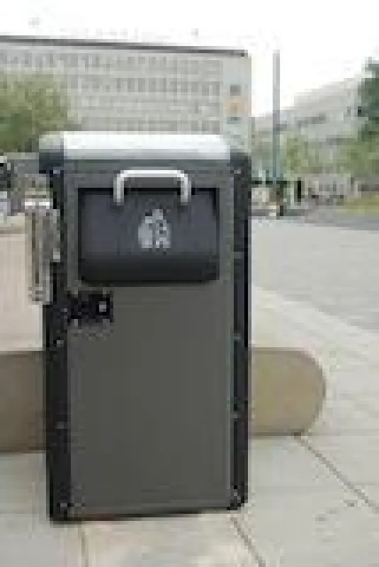 Big Belly Solar-Papierkörbe pressen Müll in ihrem Inneren zusammen. Foto: German EcoTec