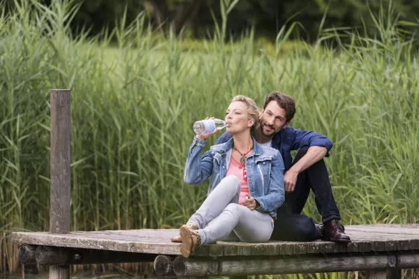 Natürlich trinken – Ernährungsexpertin verrät: Sieben Gründe für natürliches Mineralwasser Bild: Natürlich trinken – Ernährungsexpertin verrät: Sieben Gründe für natürliches Mineralwasser