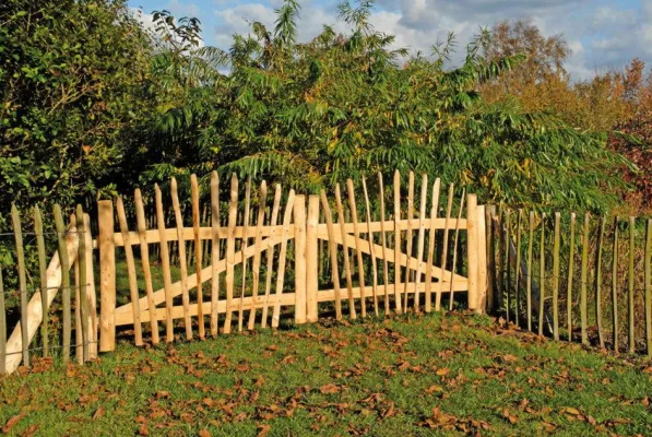 Bild: Rollzäune aus Edelkastanie - Schön, praktisch und ökologisch sinnvoll