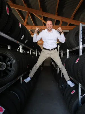 Vorteile des Autokaufs im Autohaus: Warum sich der Kauf direkt beim Händler lohnt Bild: Vorteile des Autokaufs im Autohaus: Warum sich der Kauf direkt beim Händler lohnt