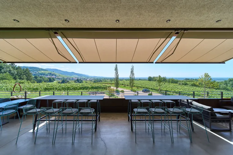 Bild: Weingenuss und Fine-Dining treffen auf Designmarkisen von markilux
