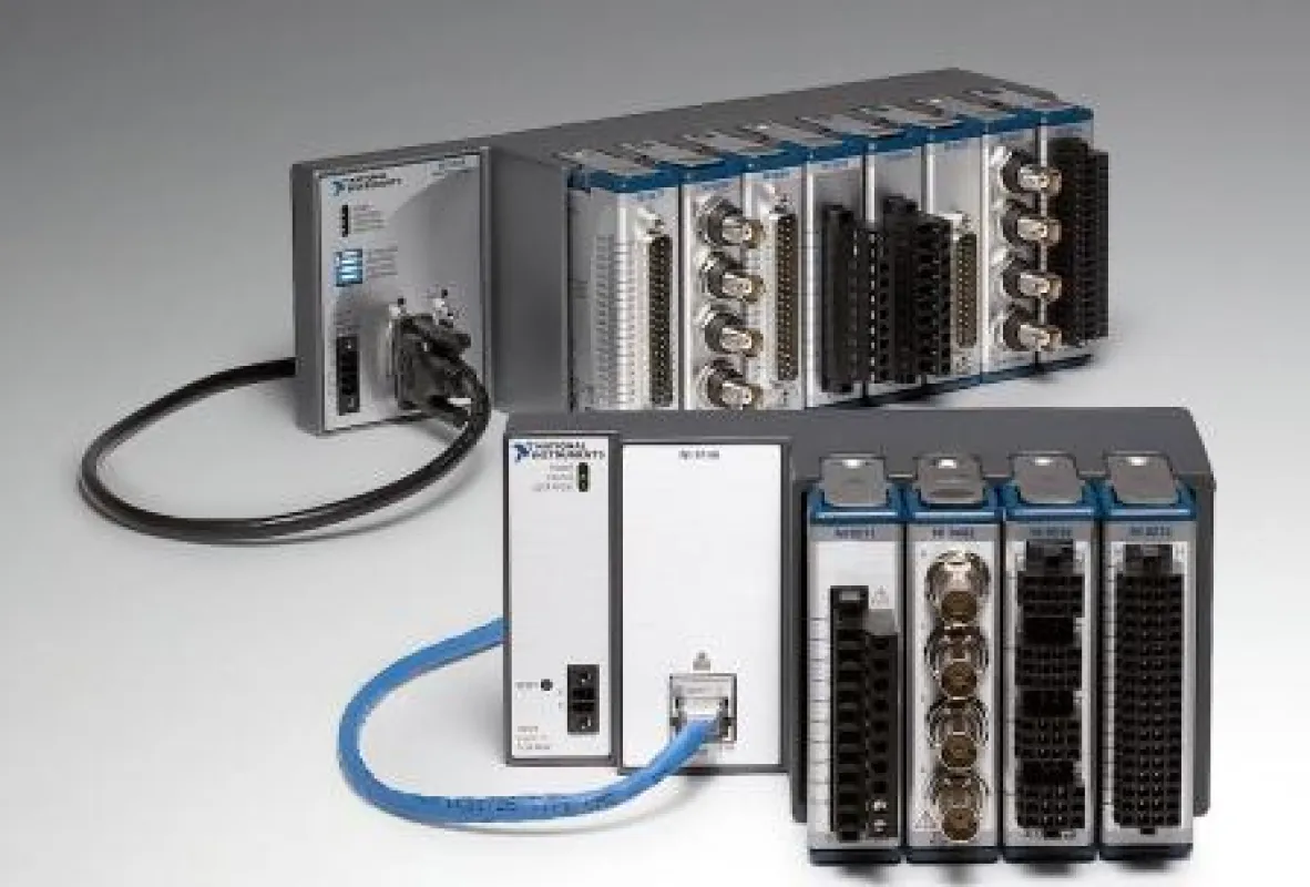 Die beiden neuen Erweiterungschassis für NI CompactRIO: NI 9146 und NI 9151
