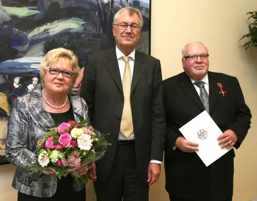 Bild: Bundesverdienstkreuz am Bande für KVD-Ehrenvorstand Werner Fischer