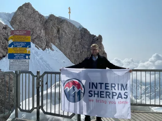 Bild: Gründung der INTERIM-SHERPAS GmbH auf der Zugspitze – zum 70. Jahrestag der Everest-Besteigung 