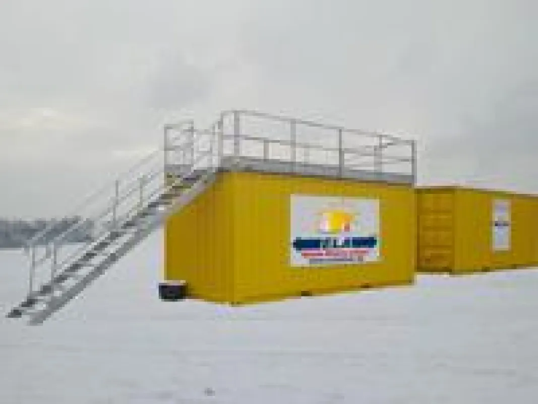 Mit dem Räumstellen-Container können Schnee und Eis von Fahrzeugdächern sicher entfernt werden.