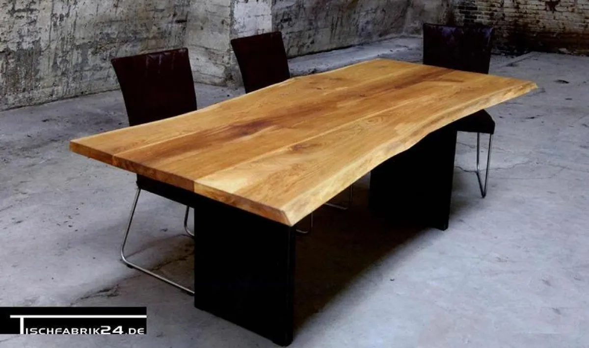 Eichestamm Tisch Naturale mit Metallwange