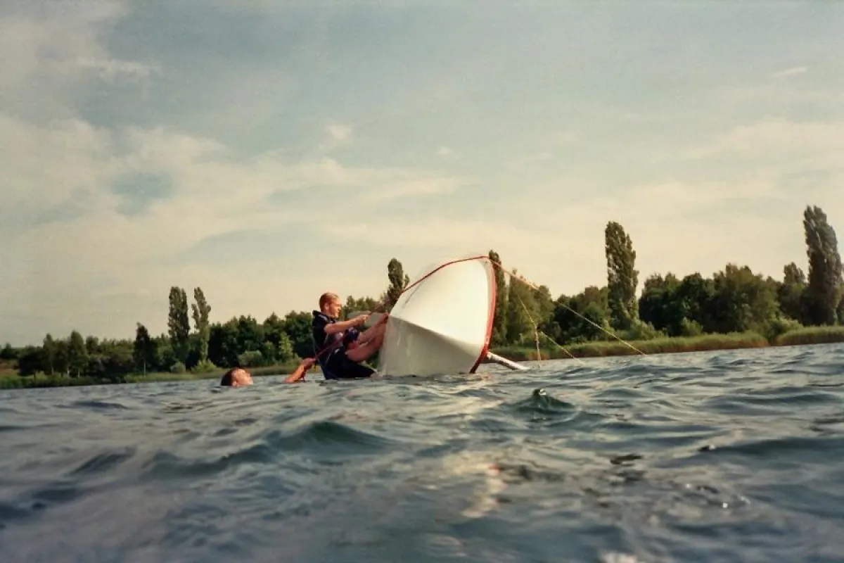 Aufrichten eines Segelbotes