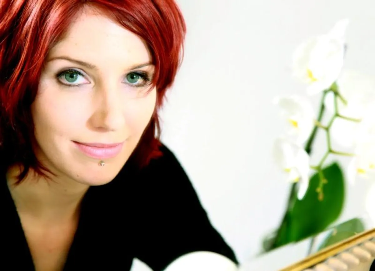 Liest aus ihrem Rhein-Krimi „Loreley singt nicht mehr“: J. Merchant (Foto Atelier Herff, Bonn)