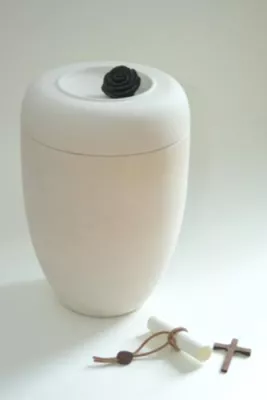 Neue individuelle Symbol-Urne beim Bestattungsbedarf Vahle Bild: Neue individuelle Symbol-Urne beim Bestattungsbedarf Vahle