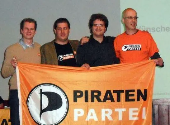 Bild: Piraten gründen Bezirksverband in Tübingen