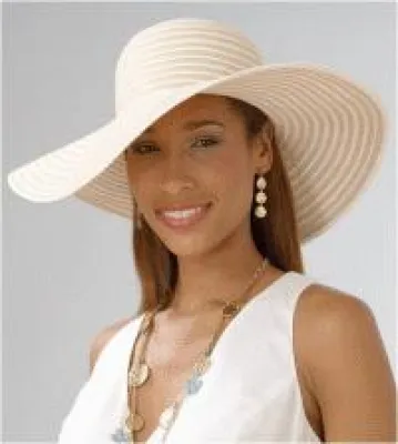 Bild: Der wichtigste Schutz vor der Sonne - Kopfbedeckung und Sonnenbrille nicht vergessen