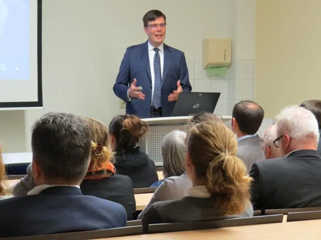 Prof. Dr. Karsten Munscheck bei seiner Antrittsvorlesung (Hochschule Fresenius)