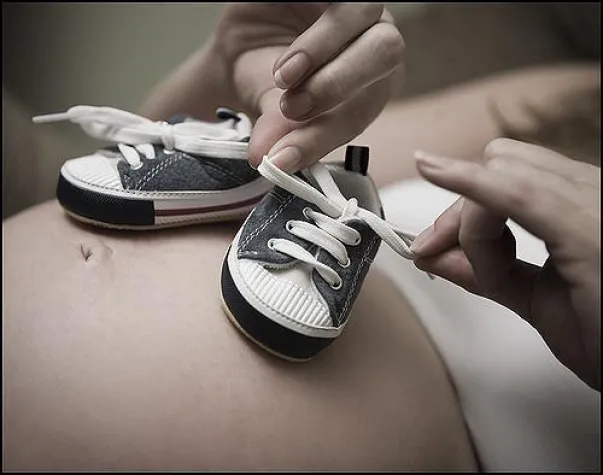 Bild: Wir sind schwanger – was vor der Geburt erledigt werden muss