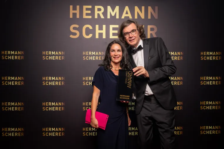 Gold-Auszeichnung bei Speaker-Slam – Kathrin Ipse beeindruckt mit ihrer Lebensgeschichte Bild: Gold-Auszeichnung bei Speaker-Slam – Kathrin Ipse beeindruckt mit ihrer Lebensgeschichte