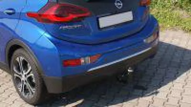 Bild: Abnehmbare Heckträgeraufnahme für den Opel Ampera-e bei www.ahk-preisbrecher.de mit Video