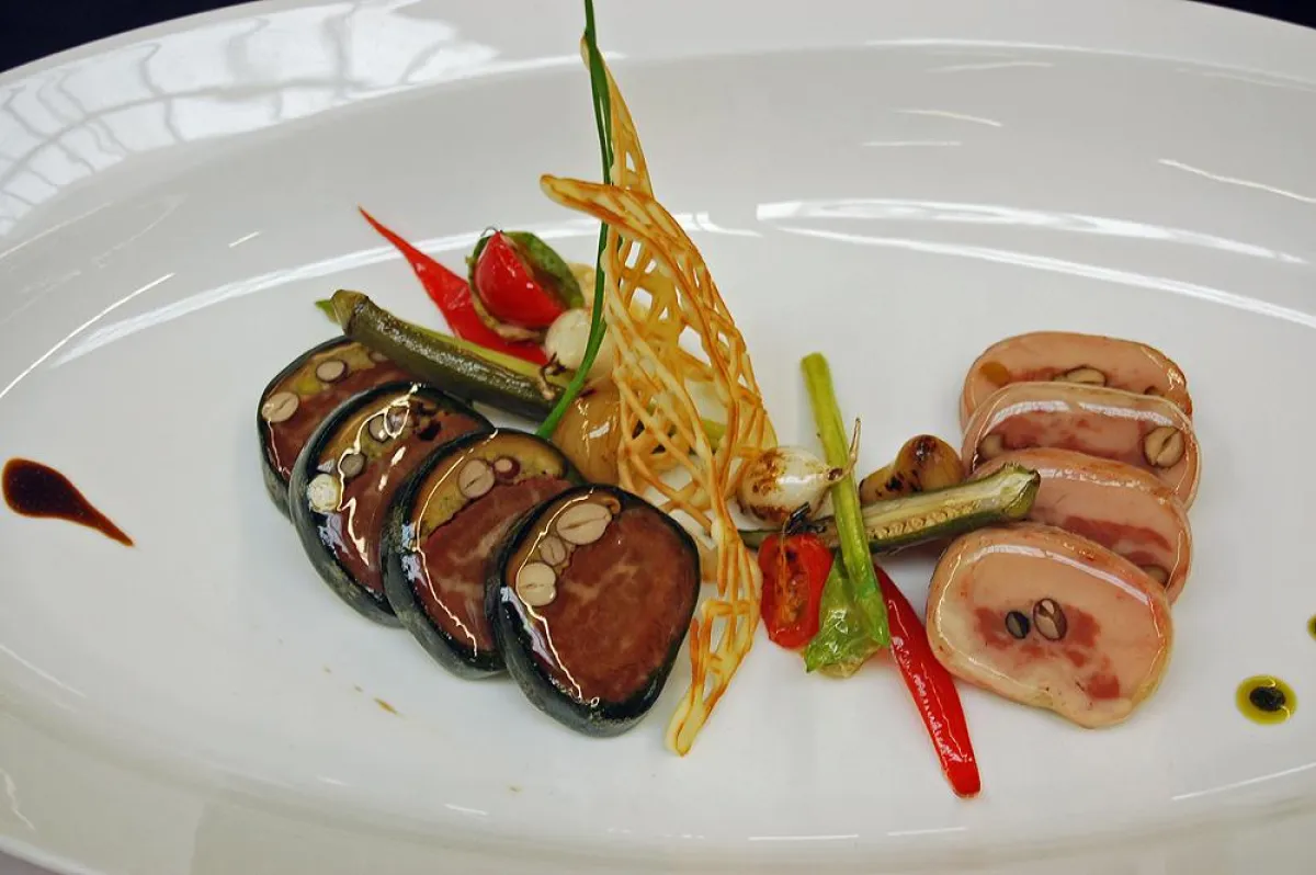 Wildgerichte kreativ gibt es z.B. im Schlosshotel Gedern, das gerade als bestes Restaurant im Rhein-Main-Gebiet ausgezeichnet wurde.